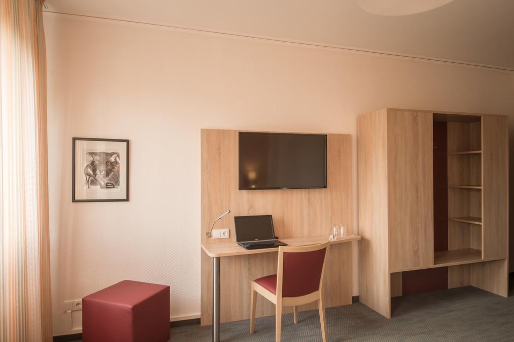 Hotel Leander Bitburg Esterno foto