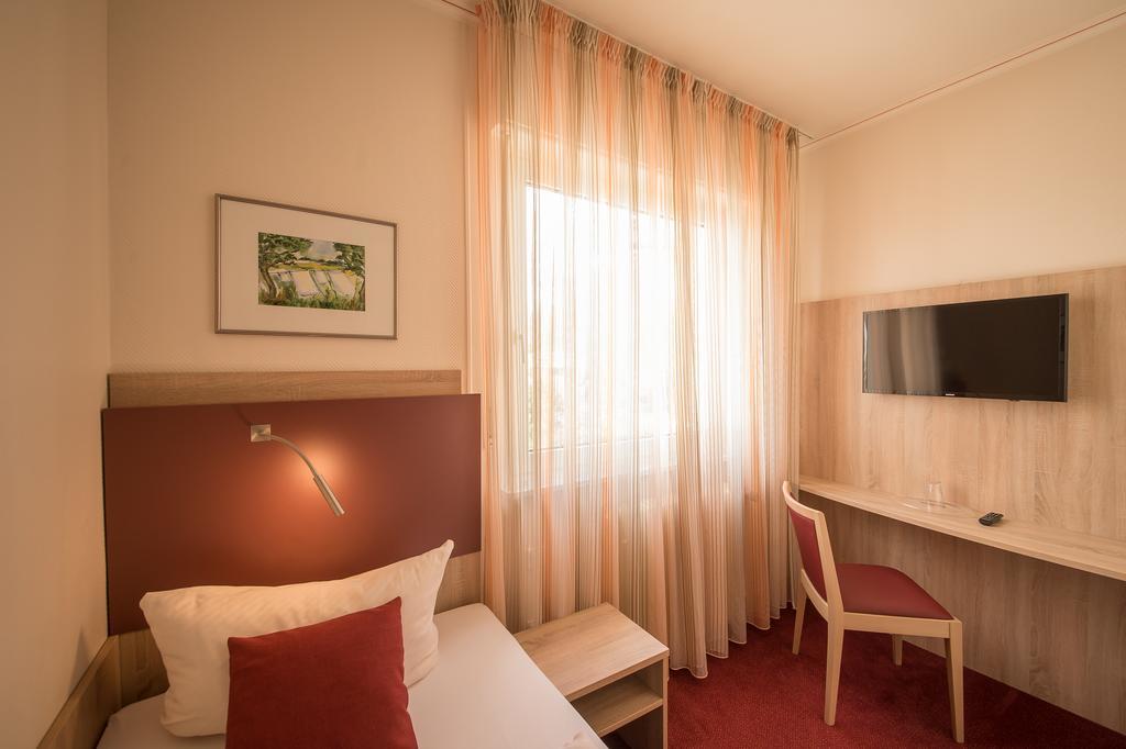 Hotel Leander Bitburg Esterno foto