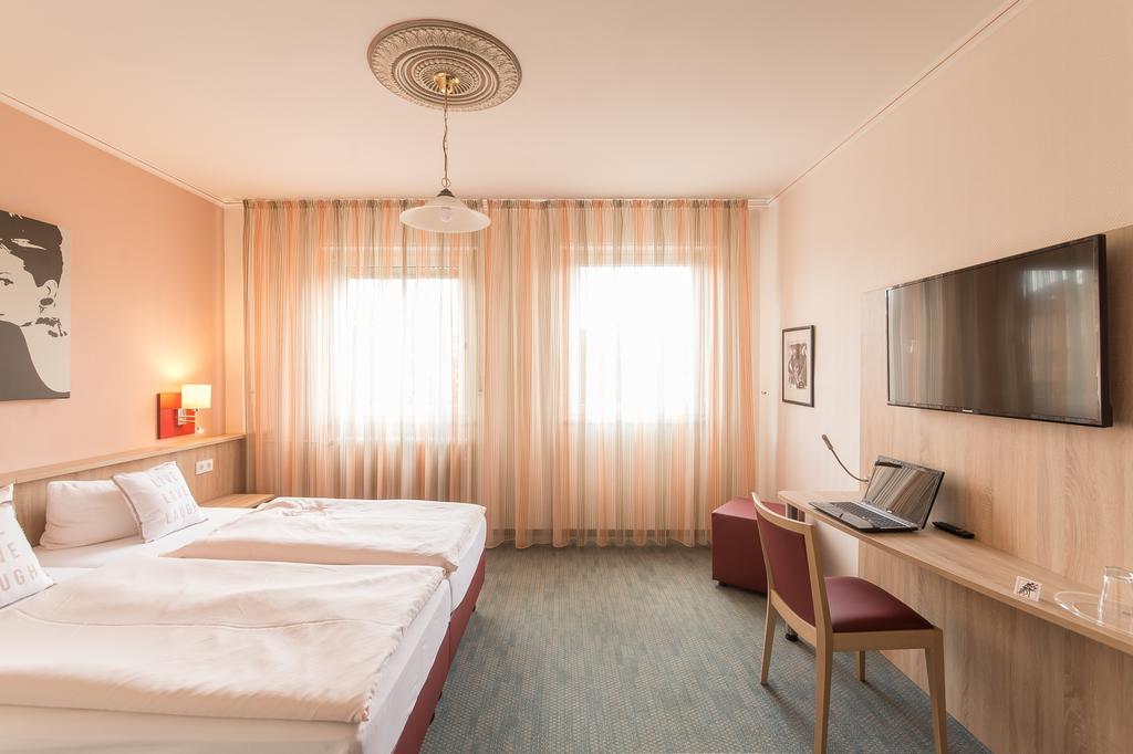 Hotel Leander Bitburg Esterno foto