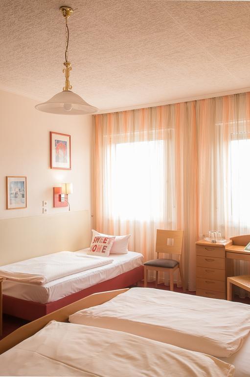 Hotel Leander Bitburg Esterno foto